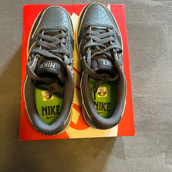 Nike Dunk Low SE Halloween - Picture 3 of 5